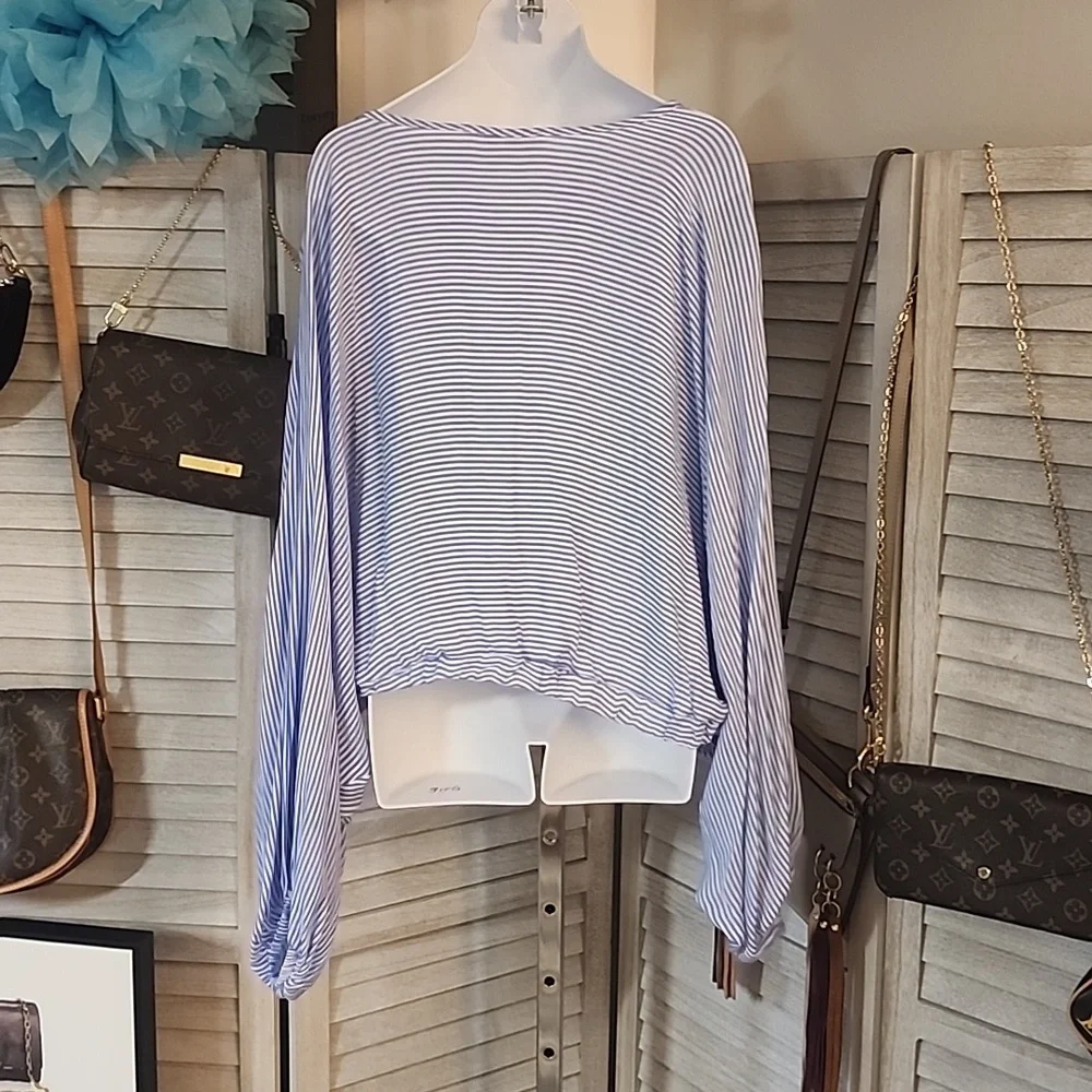 Audrey 3+1 brand blouse - Picture 10 of 10